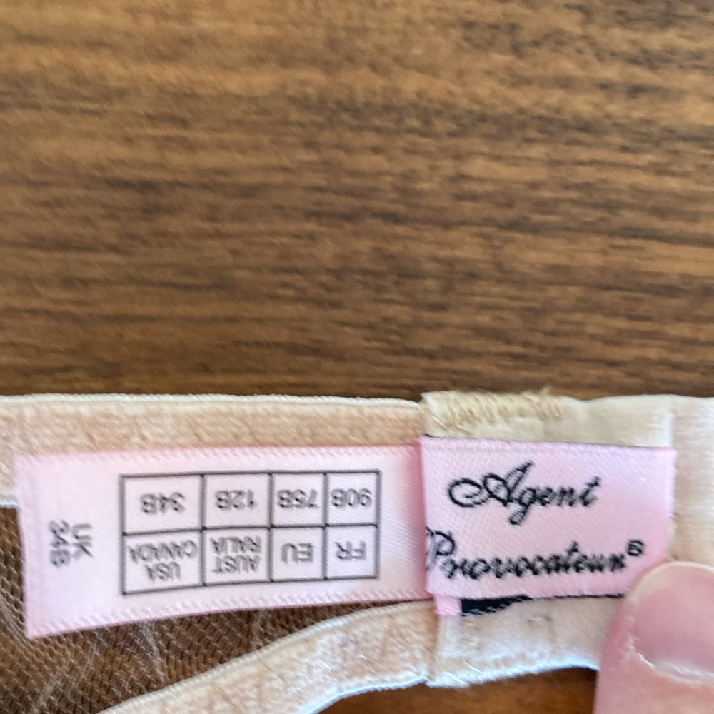 Agent Provocateur Peach and Black Lace Bra - Picture 5 of 7